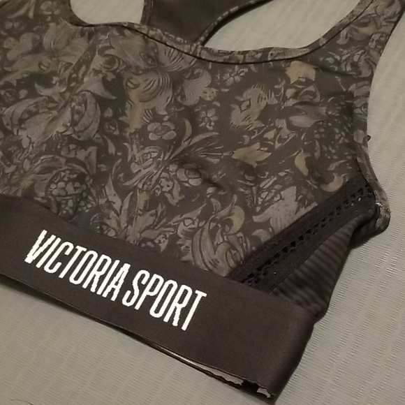 NWOT VICTORIA SECRET SPORTS BRA (sm) - Picture 1 of 4